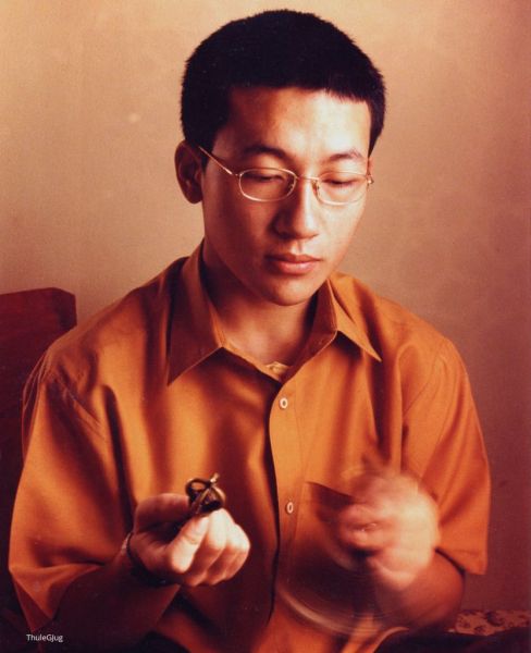 Vertical 800x1200px - 11_Naissance_XVII_Gyalwa_Karmapa