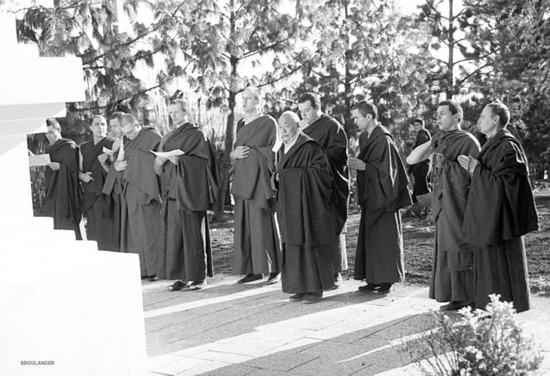At the end of the first traditional retreat at Dhagpo Kundreul Ling, the first group of men to have completed it pray in front of the stupa with Gendun Rinpoche, on June 11, 1987