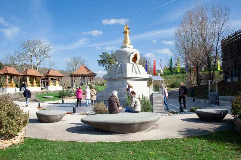 Retour en images sur la dernière retraite d’étude et méditation guidée par lama Jigmé Rinpoché, à Dhagpo Kagyu Ling