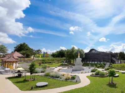 Sur les pas du Bouddha Sur les pas du Bouddha